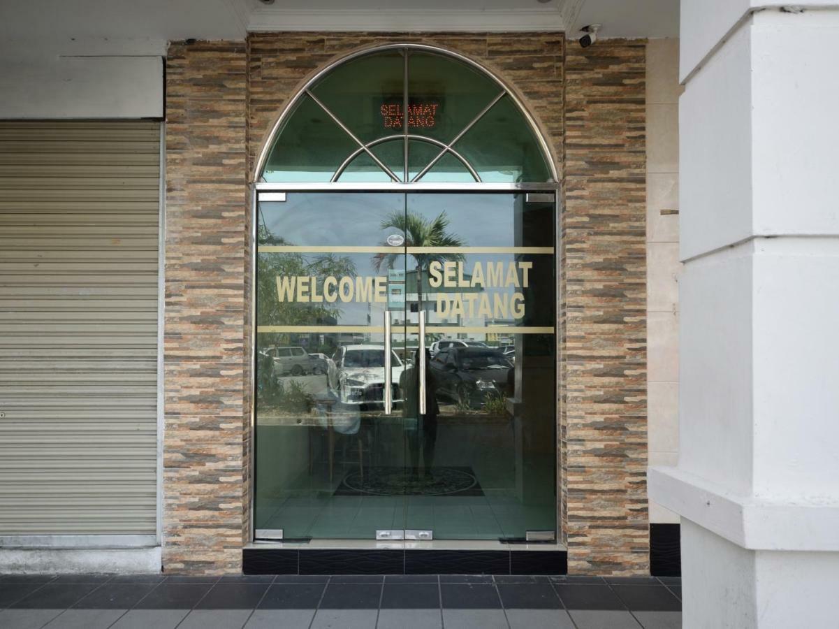 โอโย 892 โฮเต็ล แกรนด์ นาเดีย Hotel ลาบวน ภายนอก รูปภาพ